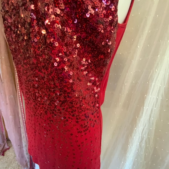 Ruby red sequined tank by Express Large Grande - Picture 2 of 3